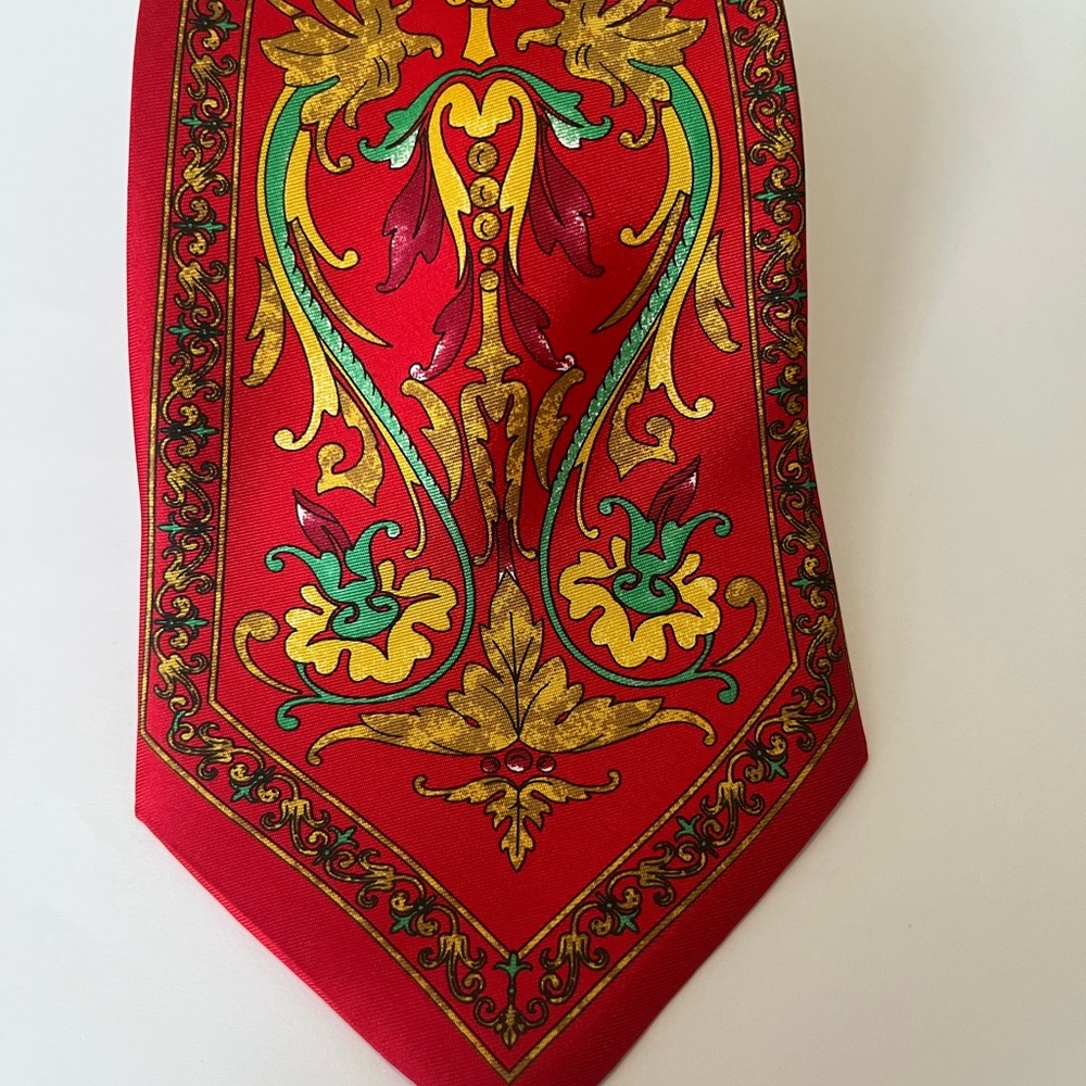Black Bear Elegant Red Patterned Tie